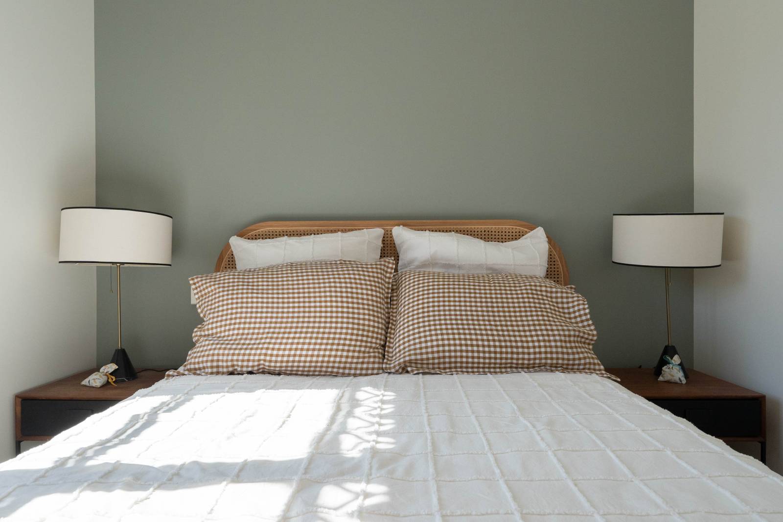 Comment agrandir une petite chambre grâce à la peinture dans votre maison à Toulouse ?